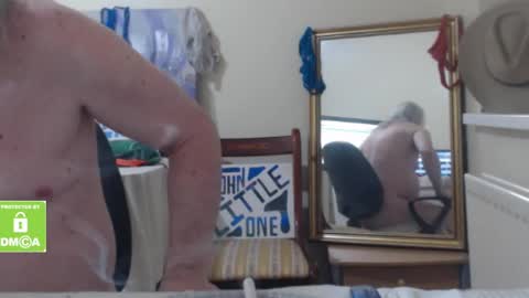 Snapshot of john_little_one chatting on February 22, 2:39 am JOHN online show from February 22, 2:39 am