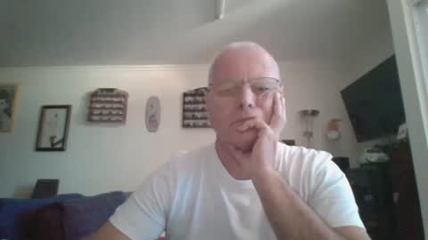Snapshot of johndesnudado chatting on October 4, 10:53 am johndesnudado online show from October 4, 10:53 am