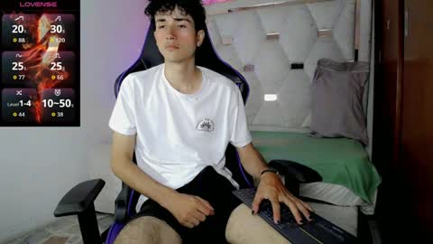 johnny_cagee online show from April 10, 5:03 am