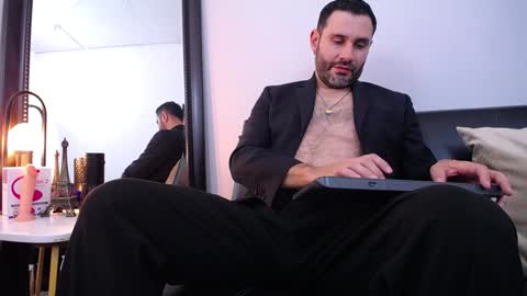  JONAS BEARD  online show from December 2, 7:03 pm