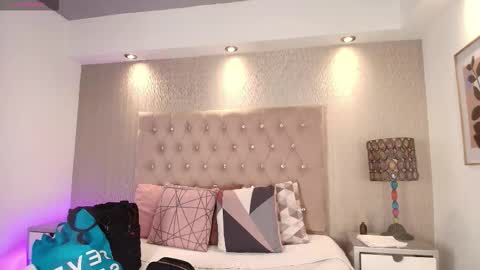 Jonas  online show from March 3, 5:04 am