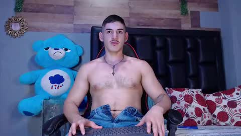 jonathancast08 online show from March 12, 11:44 pm