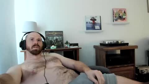 Snapshot of jonnlulz chatting on December 4, 10:41 pm Jon online show from December 4, 10:41 pm