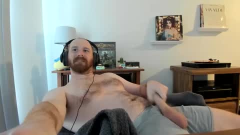 Snapshot of jonnlulz chatting on December 14, 9:02 pm Jon online show from December 14, 9:02 pm