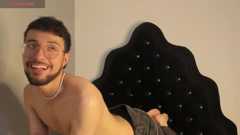 JonnyGreey online show from December 4, 8:05 pm