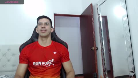 Snapshot of jose_rumbero91 chatting on December 2, 11:32 am jose_rumbero91 online show from December 2, 11:32 am