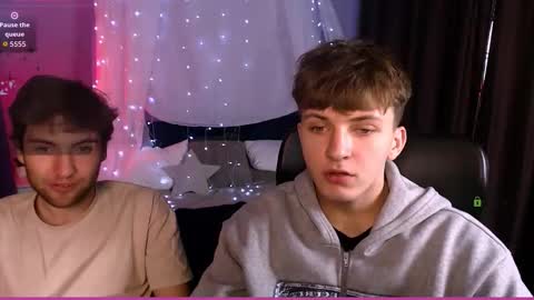 joseph_bear_ online show from November 12, 8:03 pm