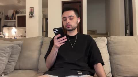 Snapshot of josezaens_ chatting on September 21, 9:53 am josezaens_ online show from September 21, 9:53 am