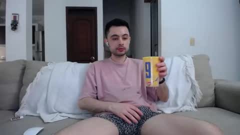 Snapshot of josezaens_ chatting on September 18, 9:11 am josezaens_ online show from September 18, 9:11 am