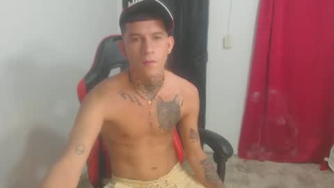 josue_linares online show from November 5, 9:11 am