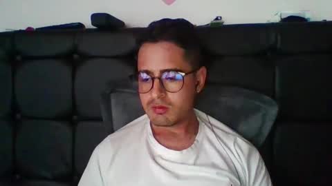 josux8 online show from January 15, 4:42 pm