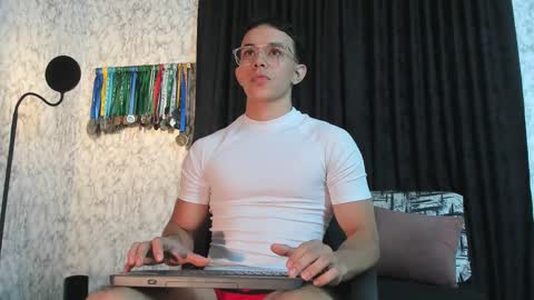 Snapshot of joulianogreco1 chatting on February 12, 9:22 pm Im Jouliano online show from February 12, 9:22 pm