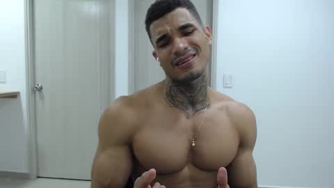 juan_gomez_1 online show from December 24, 10:49 pm