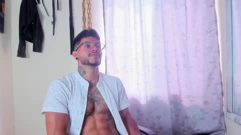 Snapshot of juanbladde chatting on January 2, 2:35 pm Juan Esteban online show from January 2, 2:35 pm