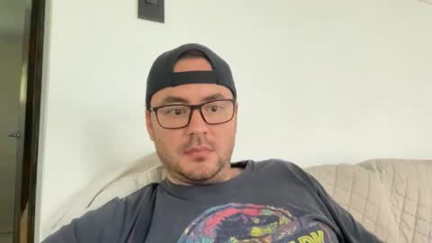 Snapshot of juanchom chatting on October 9, 2:11 pm juanchom online show from October 9, 2:11 pm