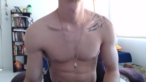 Snapshot of juanisimo_ chatting on January 22, 1:42 pm JUANISIMO online show from January 22, 1:42 pm