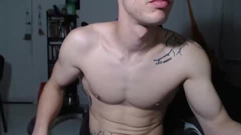 Snapshot of juanisimo_ chatting on February 25, 11:33 pm JUANISIMO online show from February 25, 11:33 pm