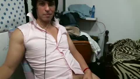 Snapshot of juanito2727 chatting on January 27, 2:53 am amor online show from January 27, 2:53 am