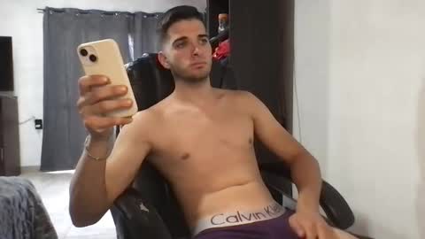 Snapshot of juanmamestre94 chatting on February 24, 12:26 pm juanmamestre94 online show from February 24, 12:26 pm
