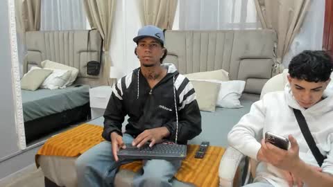 julian billy online show from December 11, 11:32 am