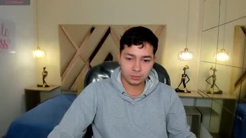 julian_smith21 online show from February 24, 12:17 pm