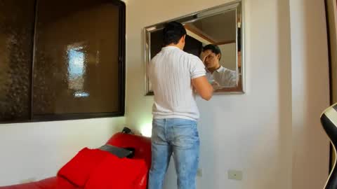 julian_wallace online show from March 13, 5:19 pm