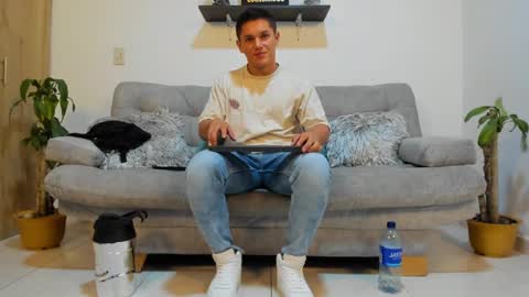 julian_wallace online show from January 21, 12:36 am