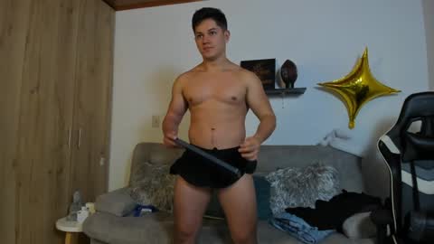 julian_wallace online show from September 20, 5:24 pm