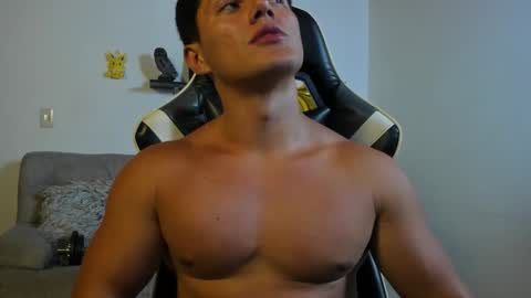 julian_wallace online show from November 14, 11:06 pm