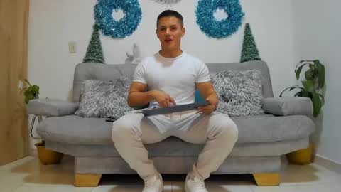 julian_wallace online show from December 24, 10:28 pm