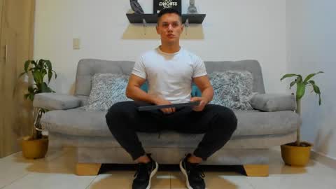 julian_wallace online show from January 27, 3:07 pm