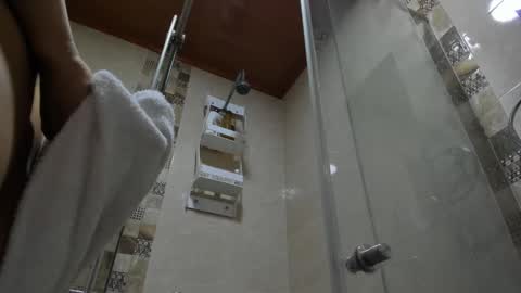 julian_wallace online show from October 9, 5:18 pm