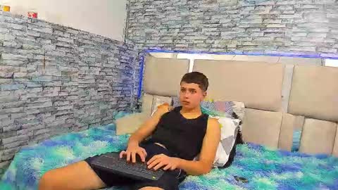Snapshot of julian_wolf18 chatting on October 10, 3:17 pm julian online show from October 10, 3:17 pm