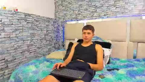 Snapshot of julian_wolf18 chatting on October 17, 6:12 pm julian online show from October 17, 6:12 pm