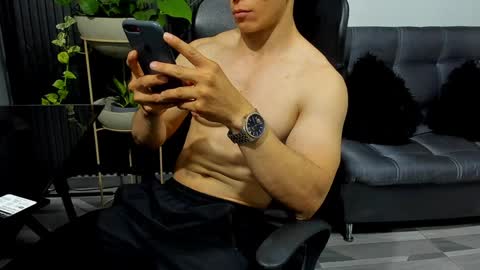 Julian online show from January 28, 11:17 pm