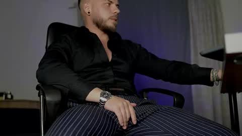 JULiUS   online show from September 25, 11:57 pm