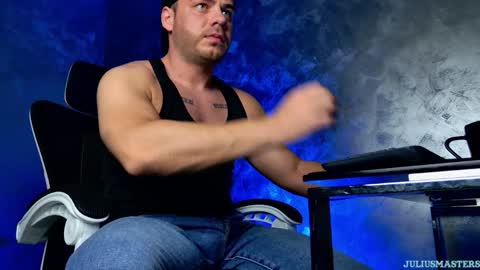 JULiUS   online show from February 4, 9:32 pm