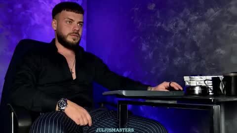 JULiUS   online show from January 18, 8:33 pm