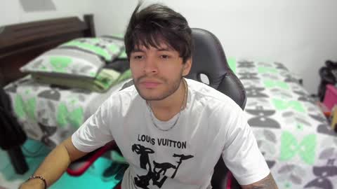 Snapshot of justin_stark1 chatting on January 23, 11:26 pm Diego online show from January 23, 11:26 pm