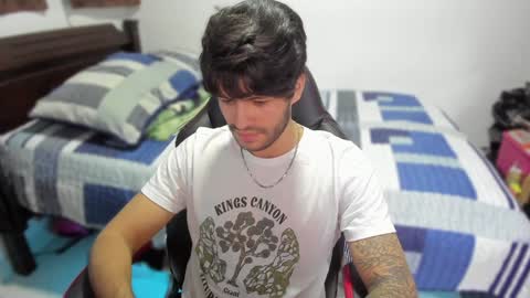 Snapshot of justin_stark1 chatting on January 8, 11:30 pm Diego online show from January 8, 11:30 pm