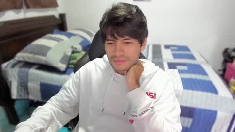 Snapshot of justin_stark1 chatting on December 27, 10:48 pm Diego online show from December 27, 10:48 pm