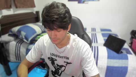 Snapshot of justin_stark1 chatting on December 6, 12:23 am Diego online show from December 6, 12:23 am