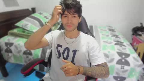 Snapshot of justin_stark1 chatting on February 17, 11:53 pm Diego online show from February 17, 11:53 pm