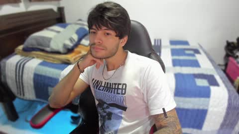 Snapshot of justin_stark1 chatting on December 12, 12:05 am Diego online show from December 12, 12:05 am