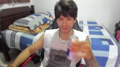 Snapshot of justin_stark1 chatting on December 16, 11:28 pm Diego online show from December 16, 11:28 pm