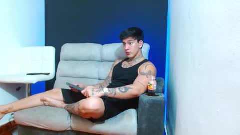 justinfuller_31 online show from March 24, 3:33 am