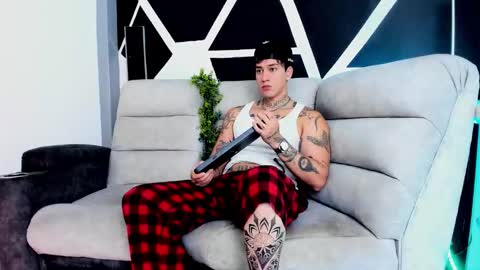 Snapshot of justinfuller_31 chatting on October 9, 9:20 pm justinfuller_31 online show from October 9, 9:20 pm