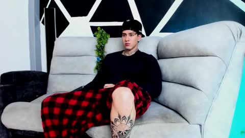 justinfuller_31 online show from October 20, 7:29 pm