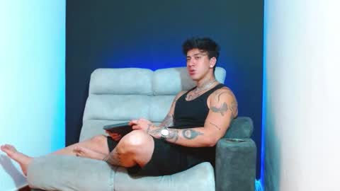 justinfuller_31 online show from December 21, 9:12 pm