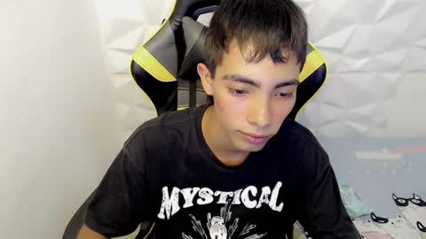 J U S T I N online show from March 6, 6:59 pm